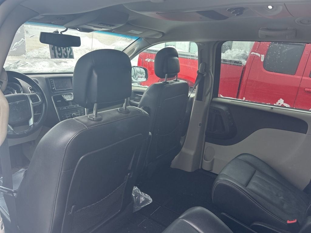 2013 Chrysler Town & Country Touring-L