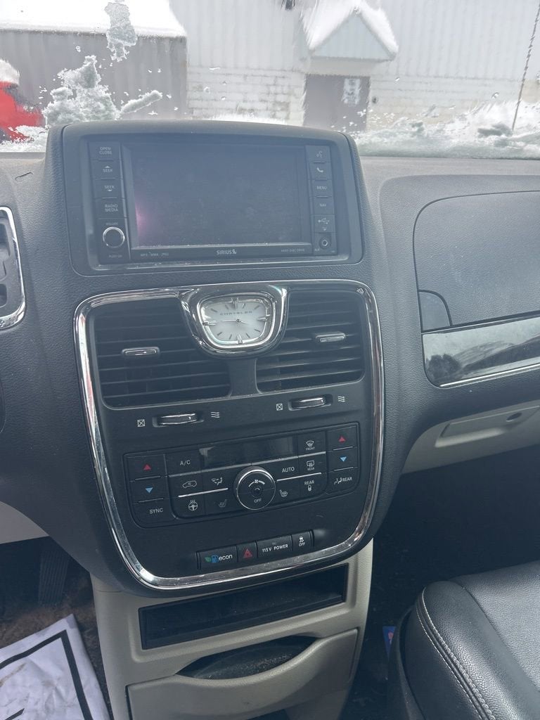 2013 Chrysler Town & Country Touring-L