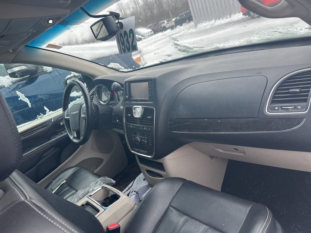 2013 Chrysler Town & Country Touring-L