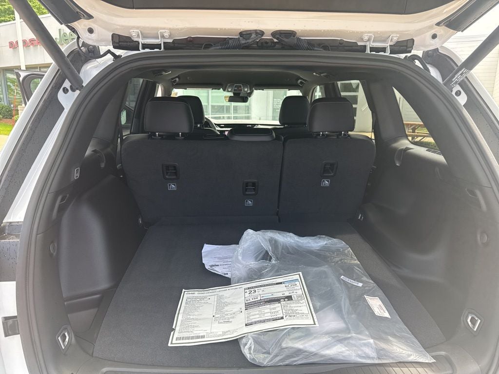 2026 Jeep Grand Cherokee GRAND CHEROKEE LAREDO ALTITUDE 4X4