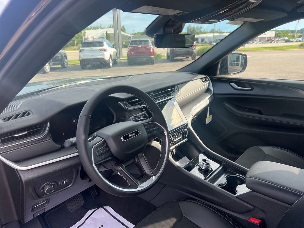 2025 Jeep Grand Cherokee GRAND CHEROKEE L ALTITUDE 4X4