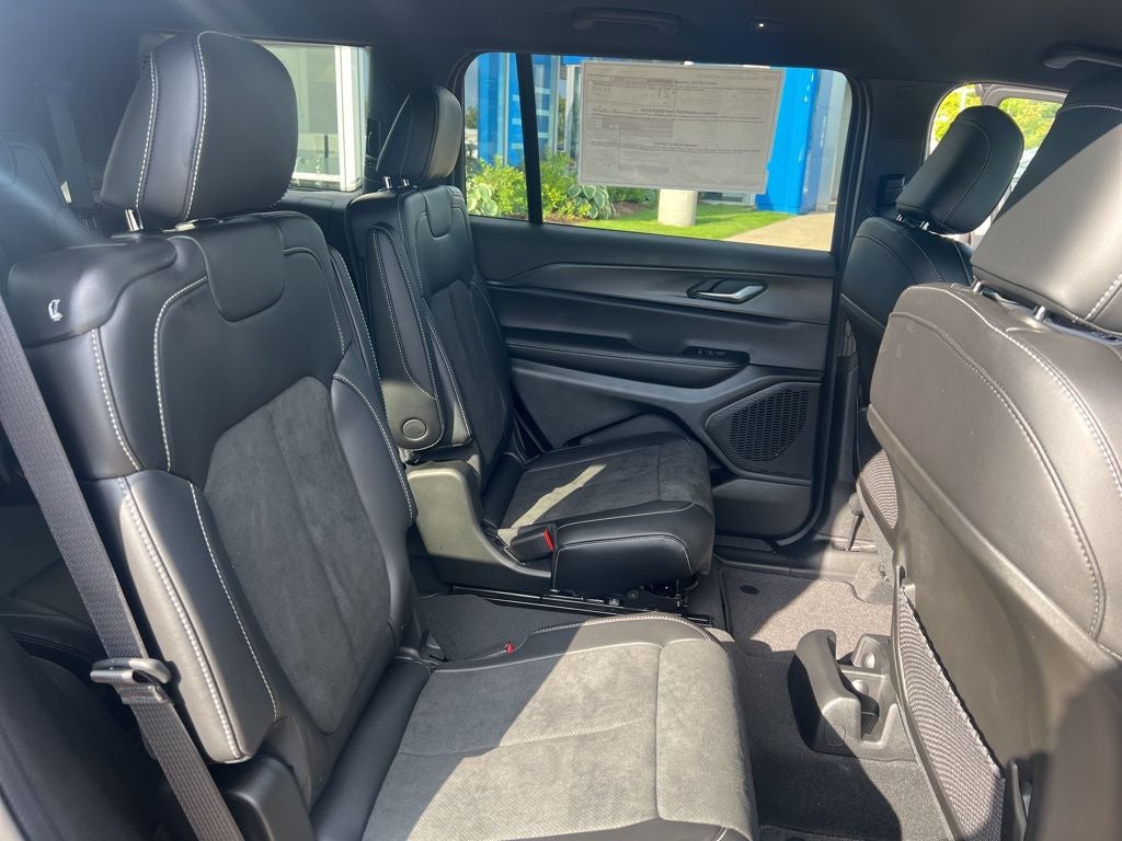 2025 Jeep Grand Cherokee GRAND CHEROKEE L ALTITUDE 4X4