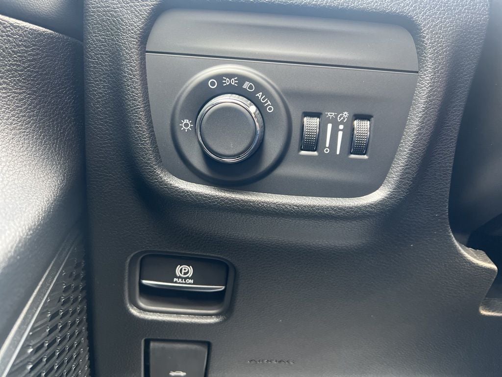 2025 Jeep Grand Cherokee GRAND CHEROKEE L ALTITUDE 4X4