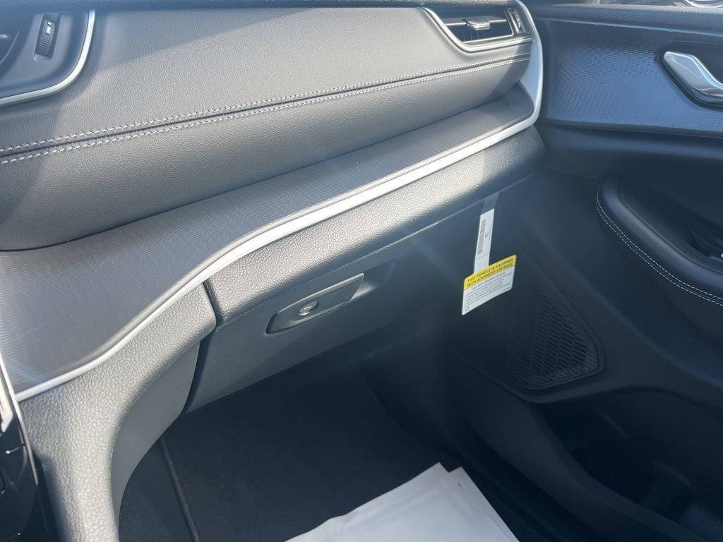 2025 Jeep Grand Cherokee GRAND CHEROKEE L ALTITUDE 4X4