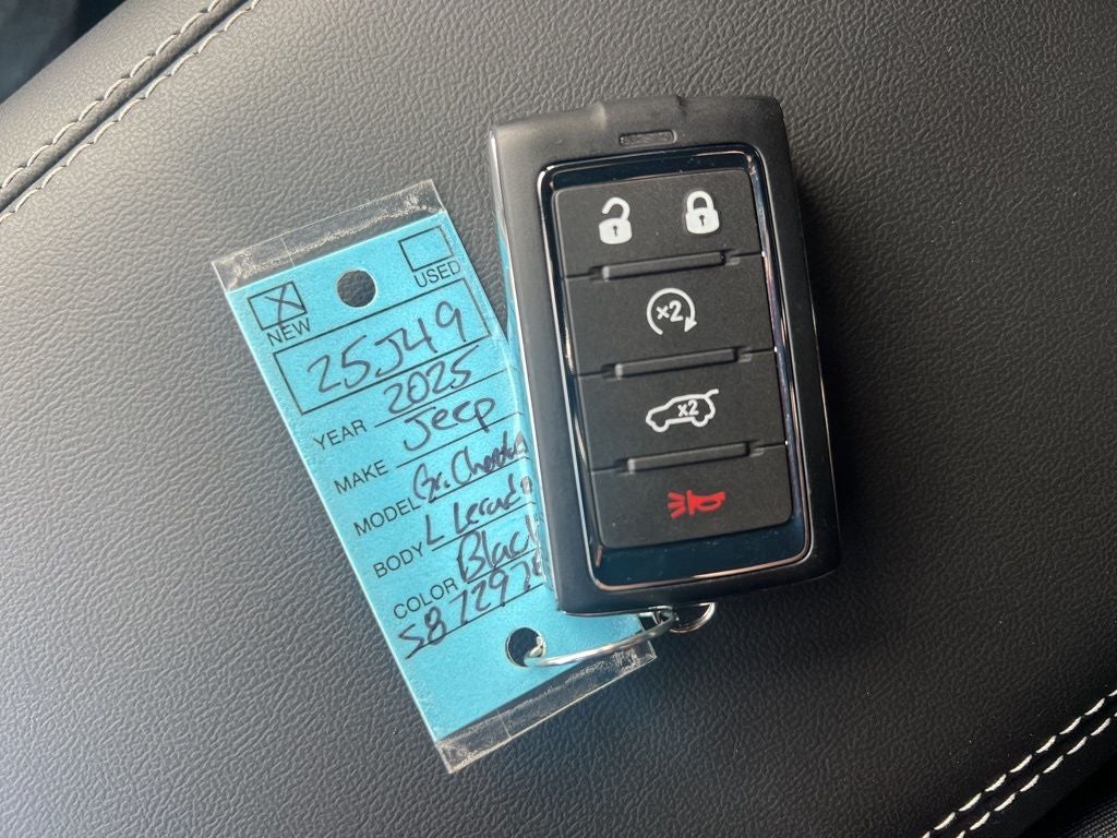 2025 Jeep Grand Cherokee GRAND CHEROKEE L ALTITUDE 4X4