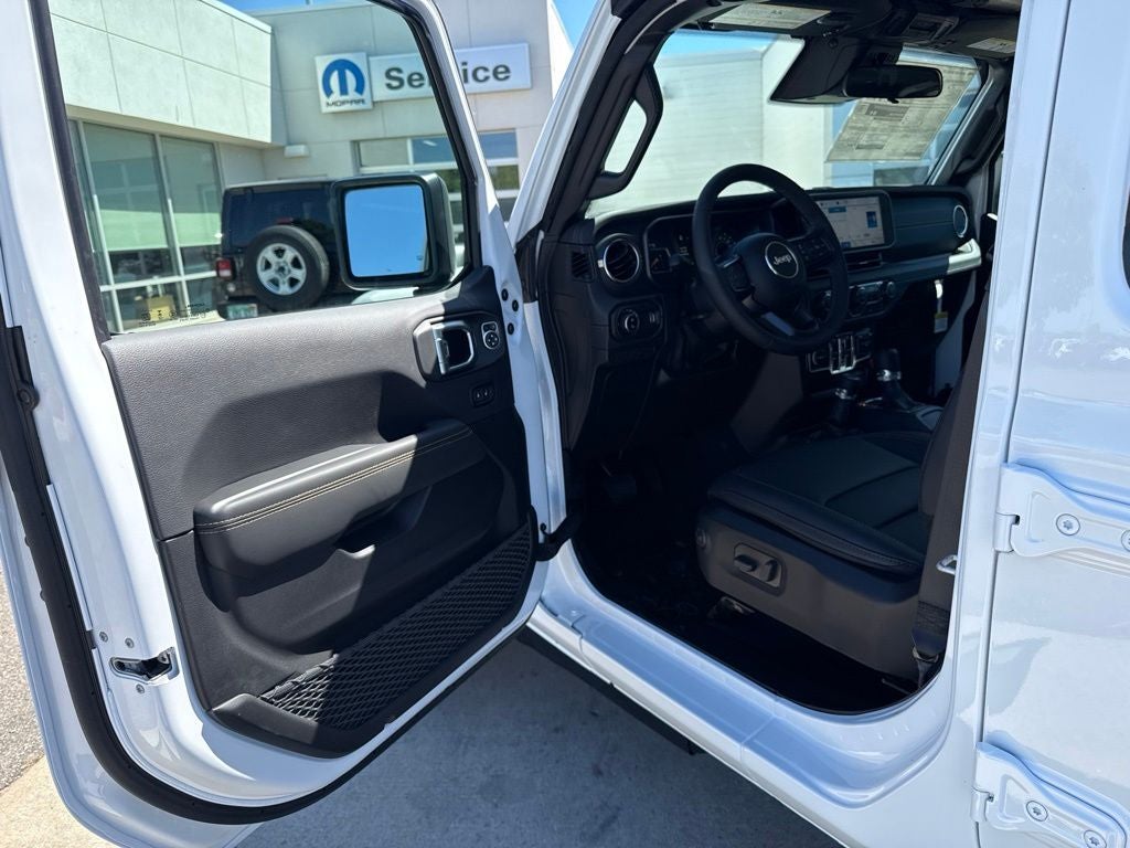 2026 Jeep Gladiator GLADIATOR SAHARA 4X4