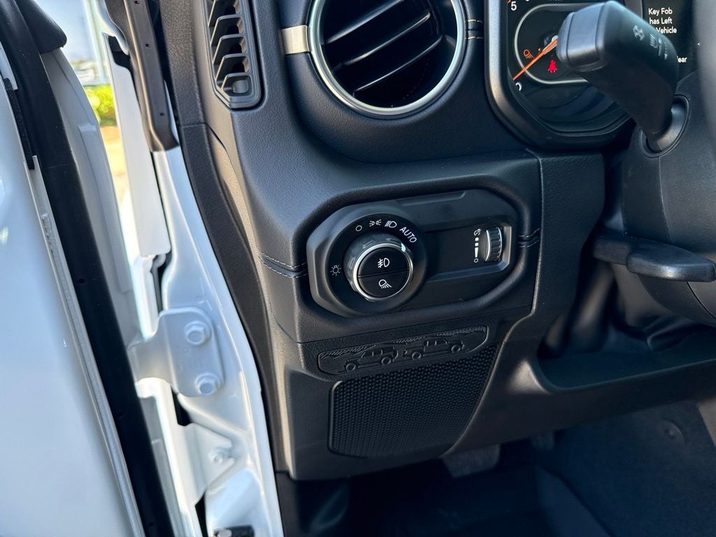 2026 Jeep Gladiator GLADIATOR SAHARA 4X4