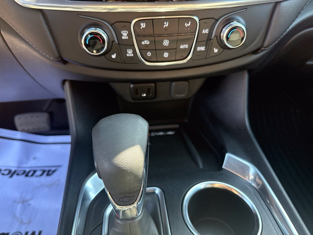 2023 Chevrolet Traverse AWD LT Cloth