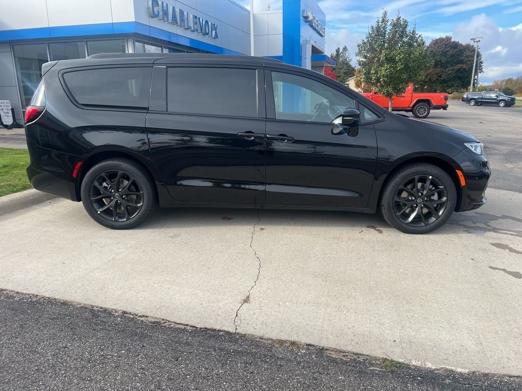 2026 Chrysler Pacifica PACIFICA SELECT AWD