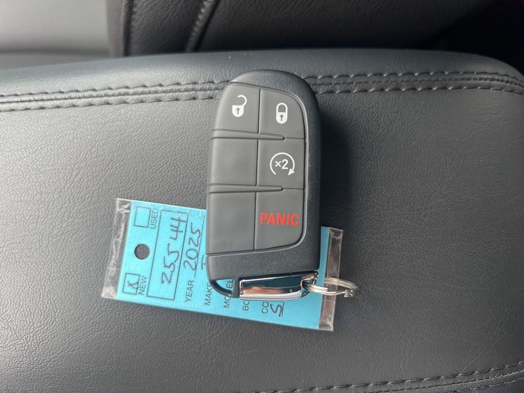 2025 Jeep Compass COMPASS LIMITED 4X4