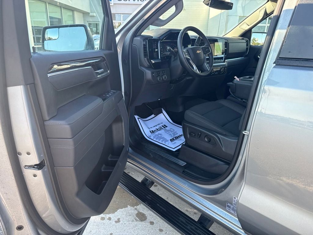 2025 Chevrolet Silverado 1500 4WD Crew Cab Short Bed LT with 2FL